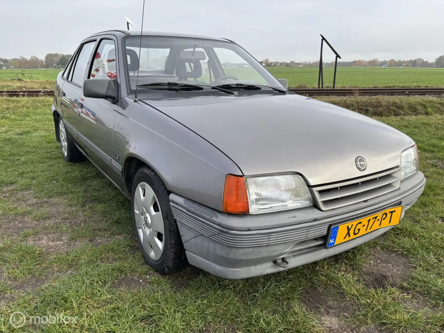 Opel Kadett 1.6i LS UNIEKE SCHUURVONDST Grijs - 2