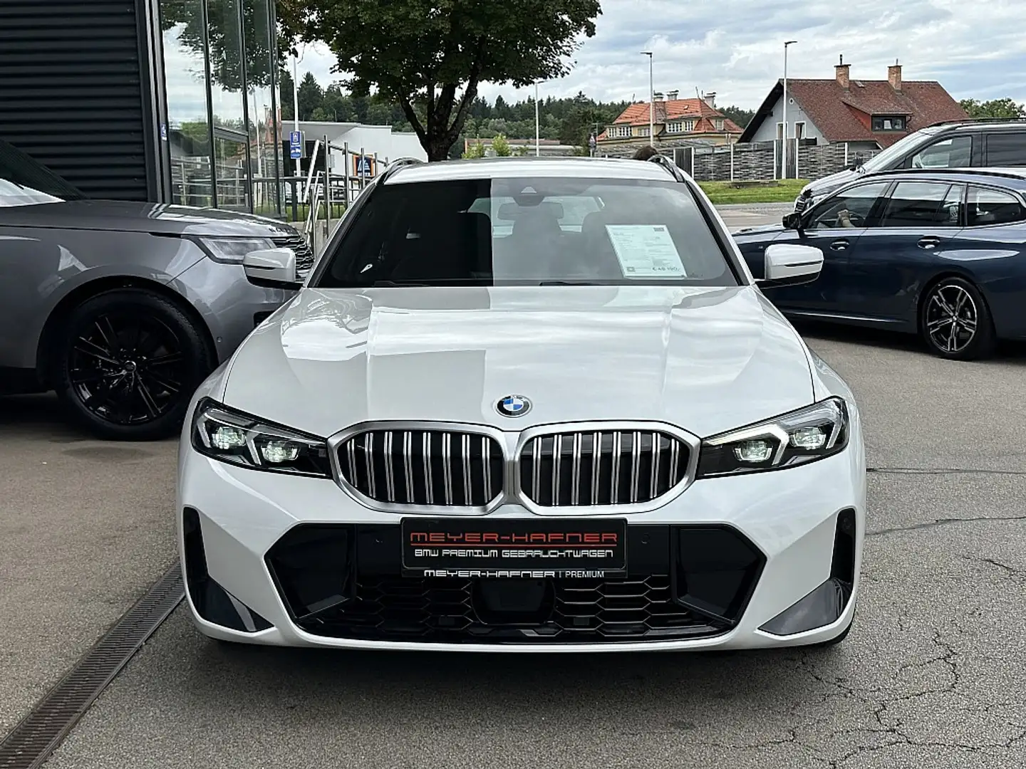 BMW 330 i xDrive Touring M-Paket Aut. Weiß - 2