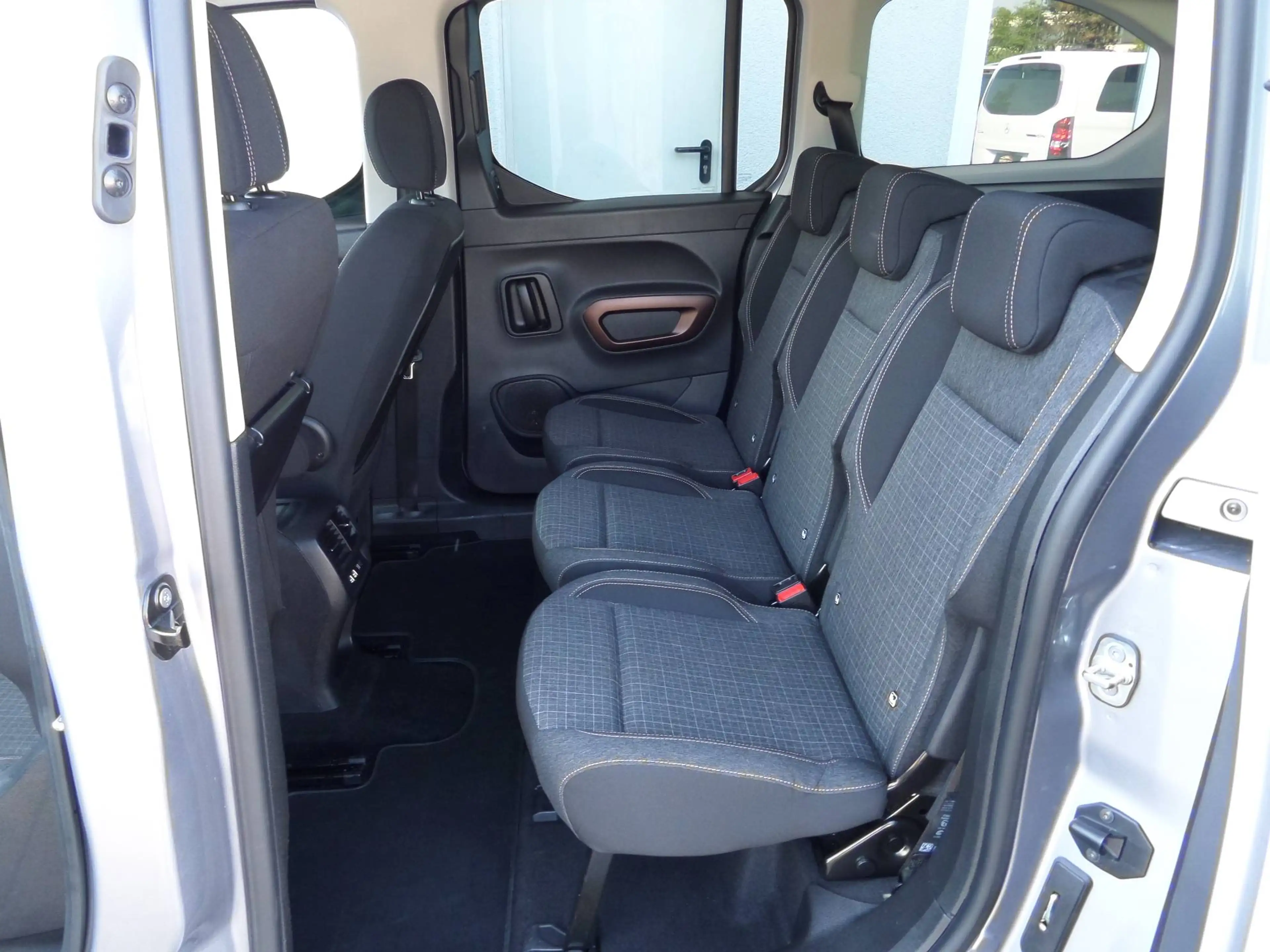 Peugeot Rifter GT L2+7-Sitzer+Standhzg+Navi+ACC+Cam+1.5 BlueHDI+1. Hand — photo 15