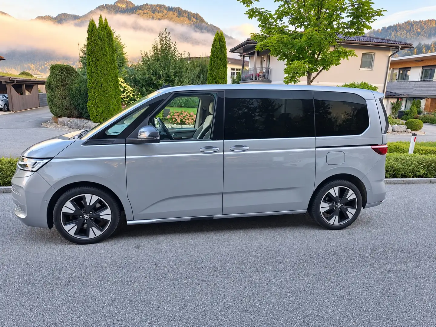 Volkswagen T7 Multivan 2,0 TDI Edition - 1