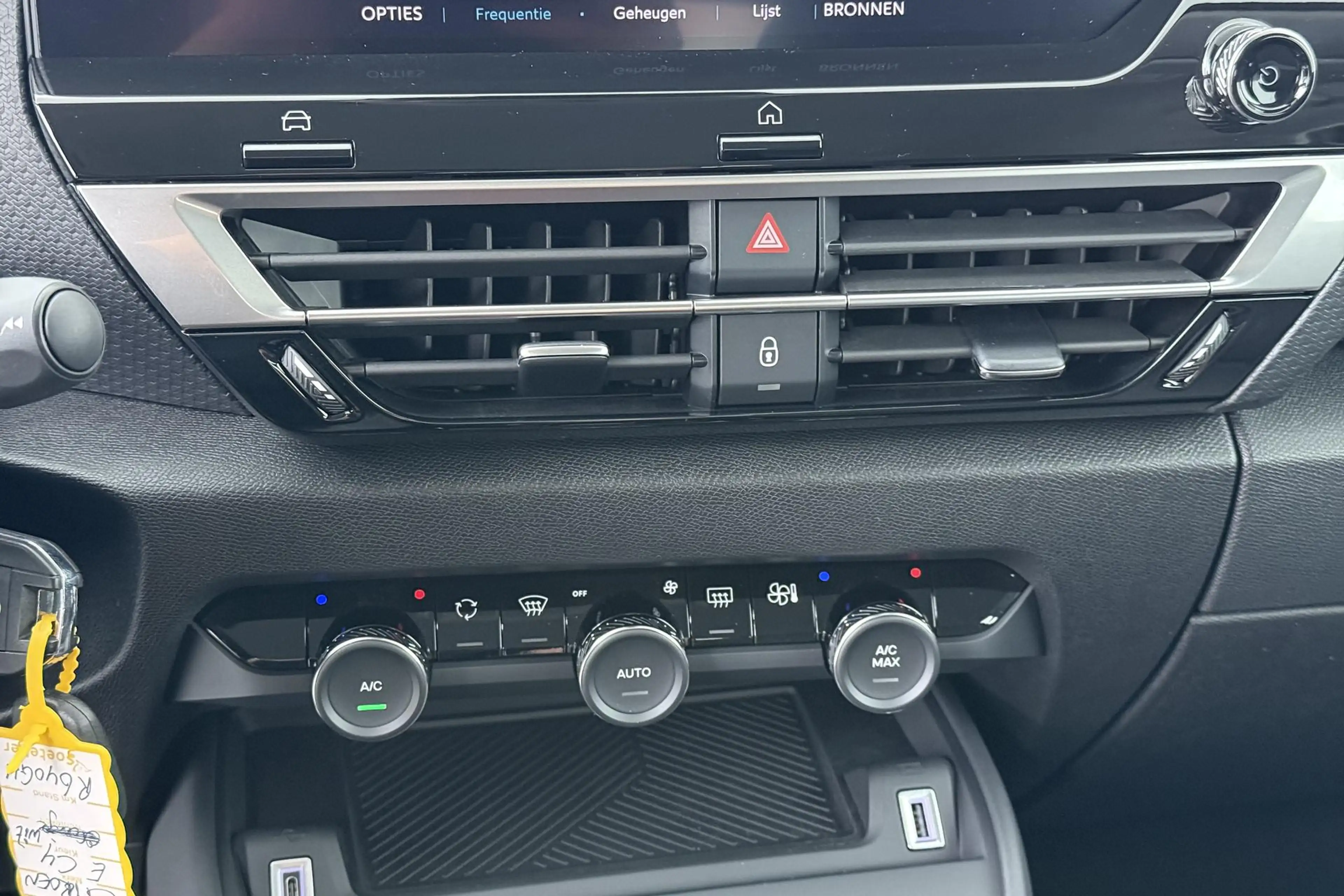 Citroen E-C4 Electric Feel Pack 50 kWh | SOH 94%| Trekhaak | Navigatie | — photo 7