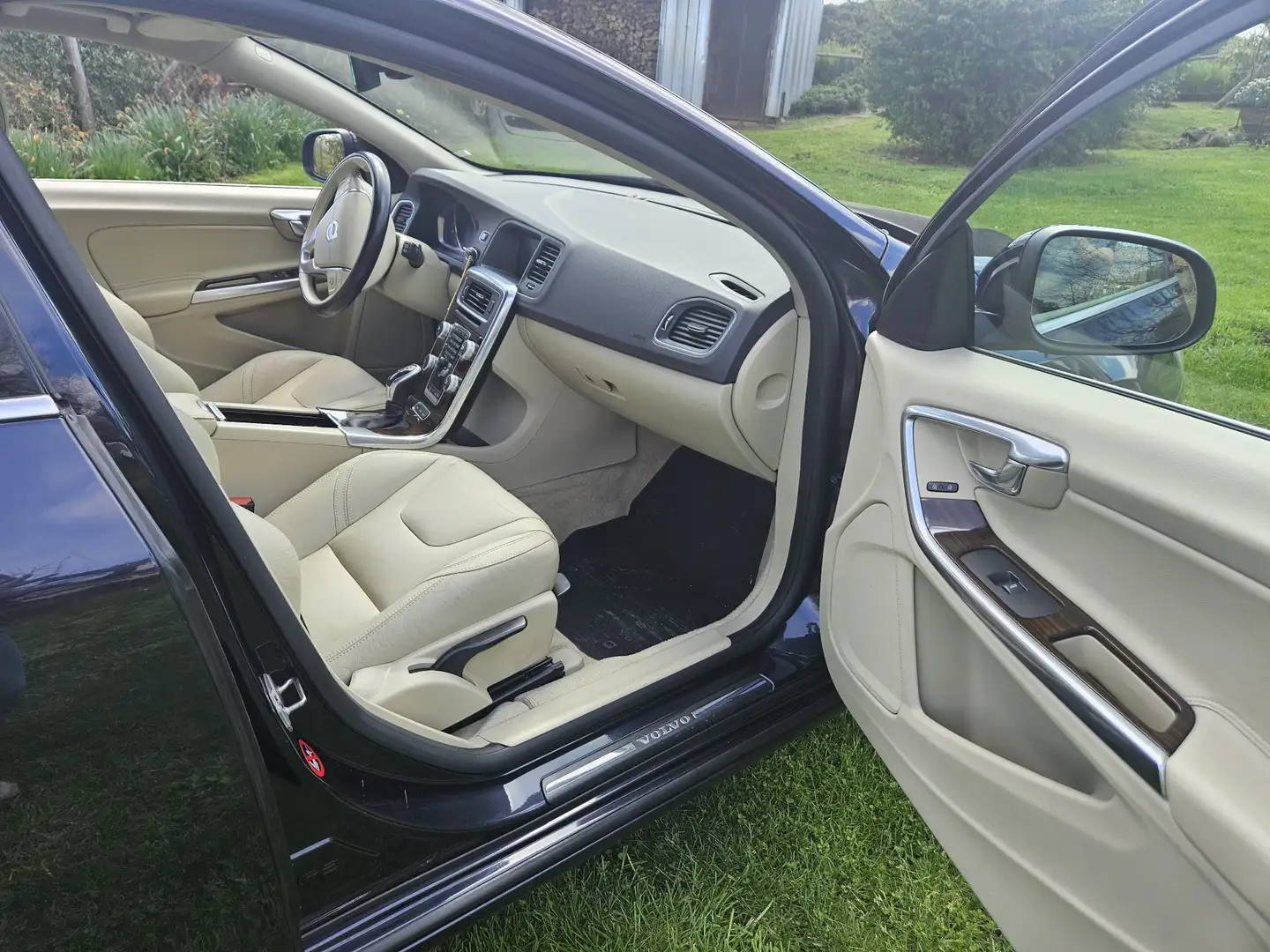 Volvo V60 2.4 d6 phev awd geatronic - 1