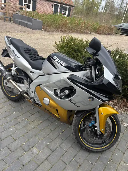 Yamaha YZF 600 - foto 8
