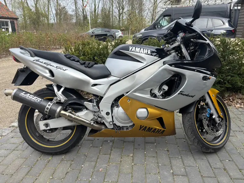 Yamaha YZF 600 - foto 2