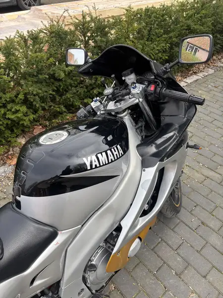 Yamaha YZF 600 - foto 6