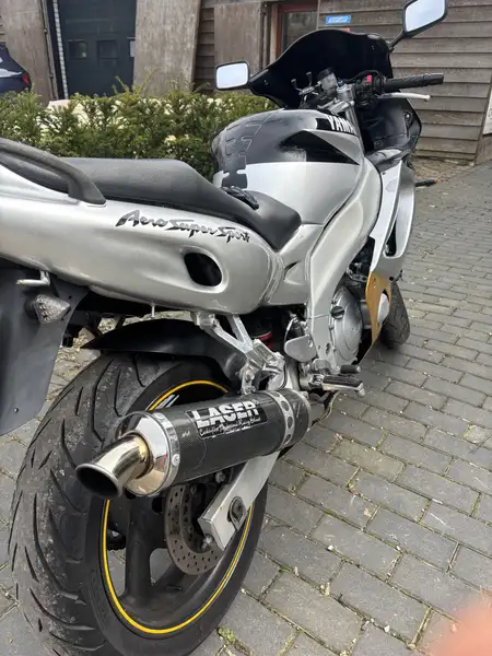 Yamaha YZF 600 - foto 5