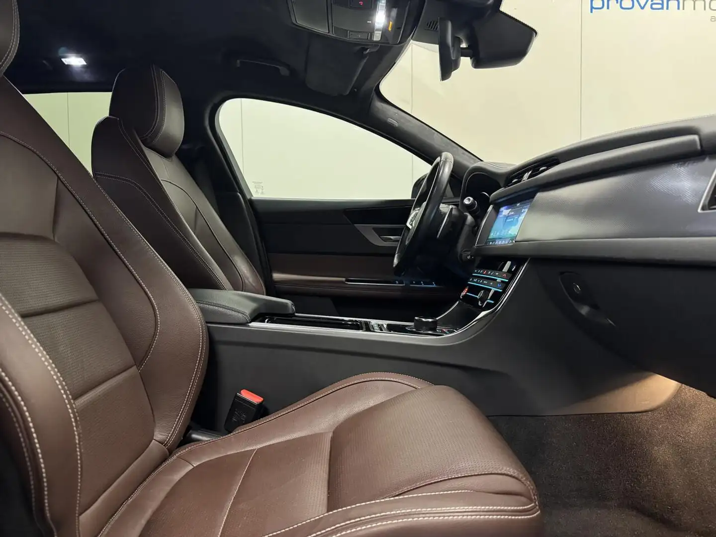 Jaguar XF 2.0 Benzine Autom. - R Sport - Apple CarPlay - ... Gris - 2