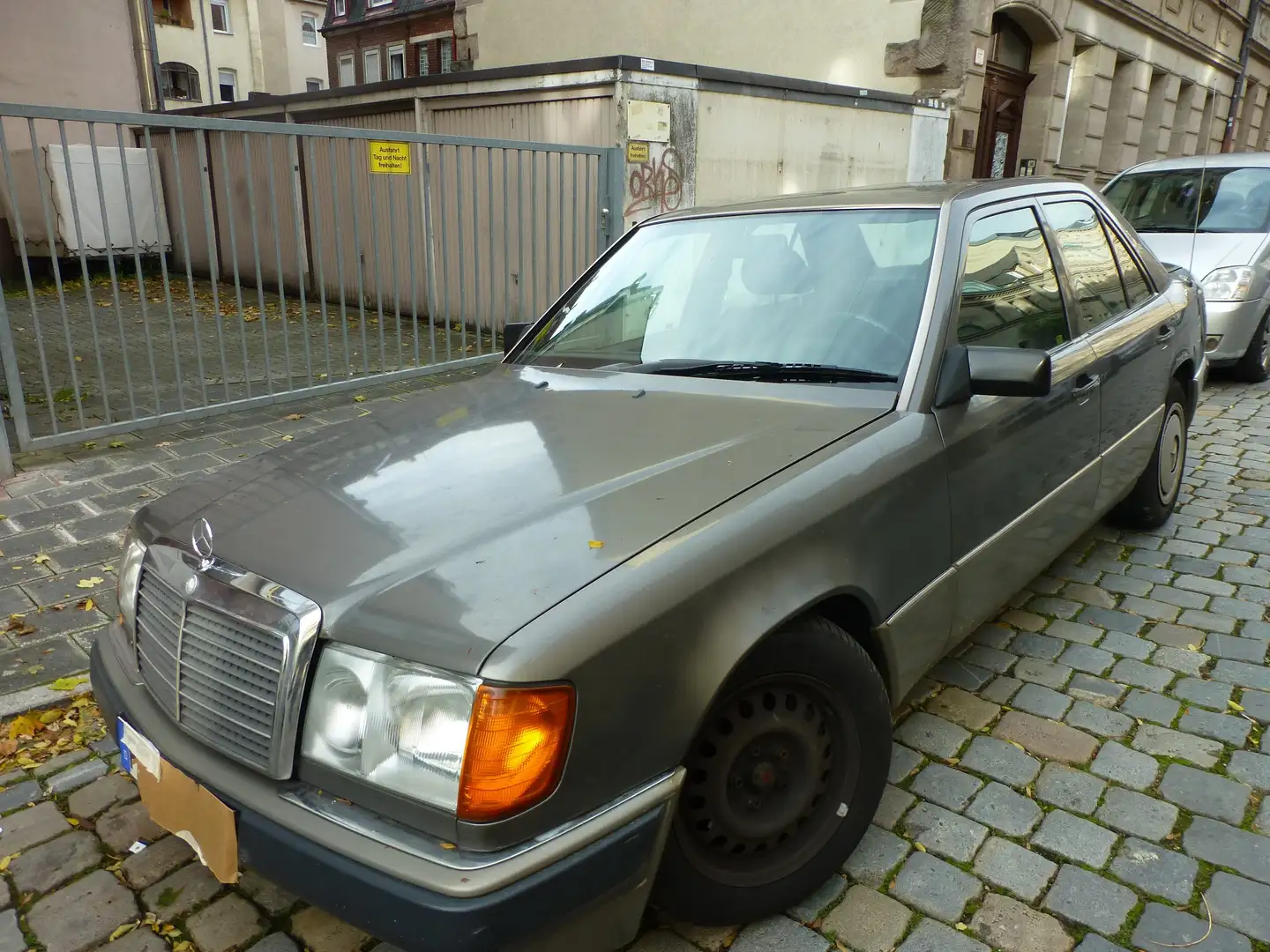 Mercedes-Benz E 200 E200 - 1