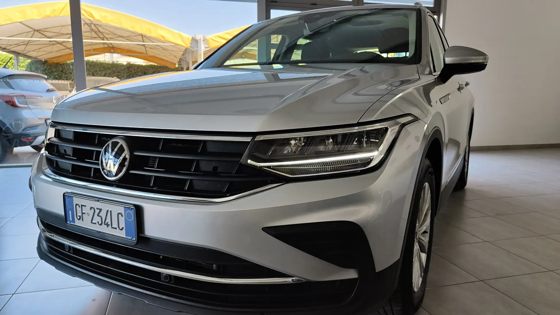 Volkswagen Tiguan Tiguan II 2021 2.0 tdi Life 150cv dsg Argent - 1