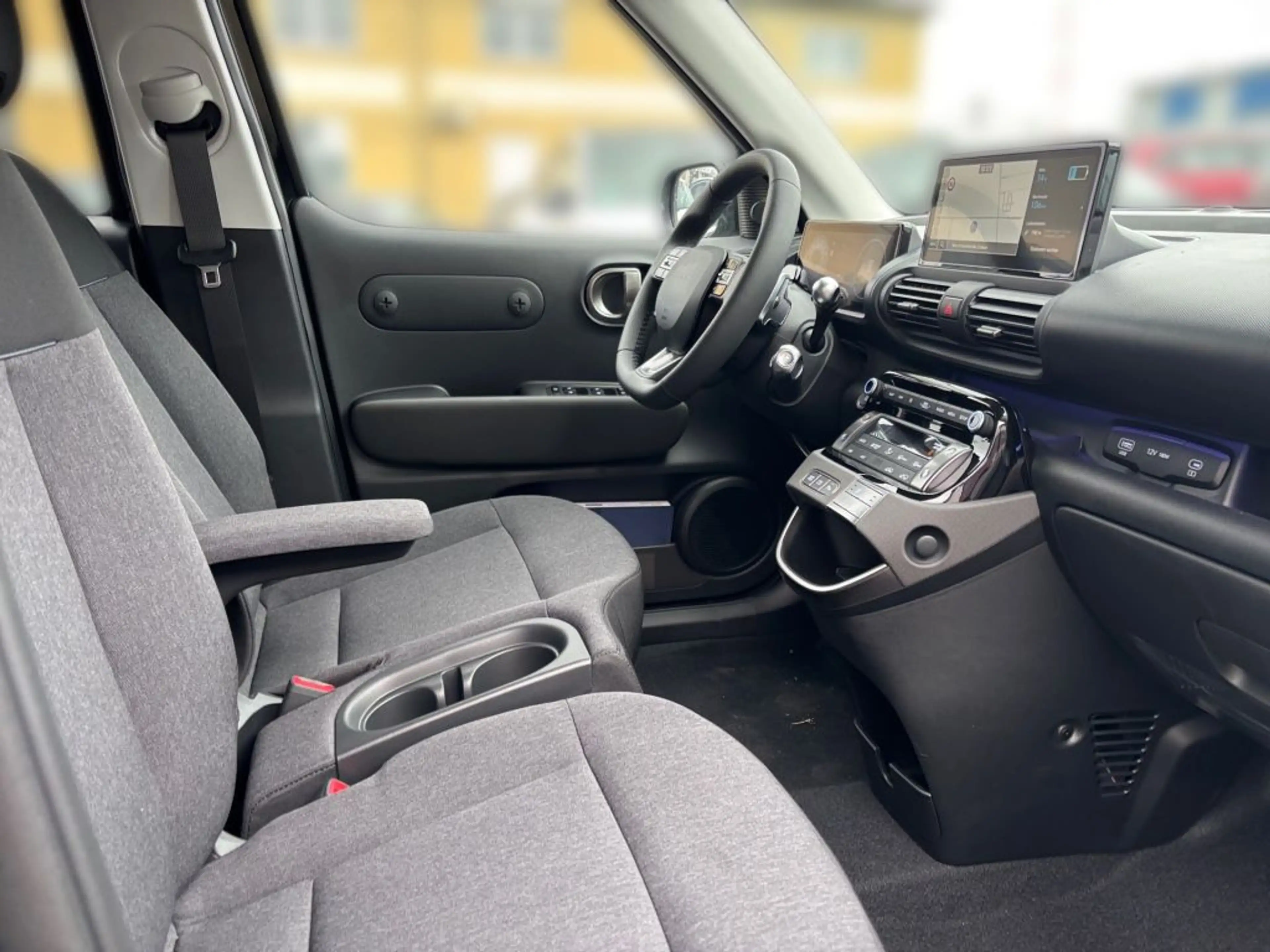 Hyundai Inster 49kWh Trend+LED Paket+Glasdach — photo 14