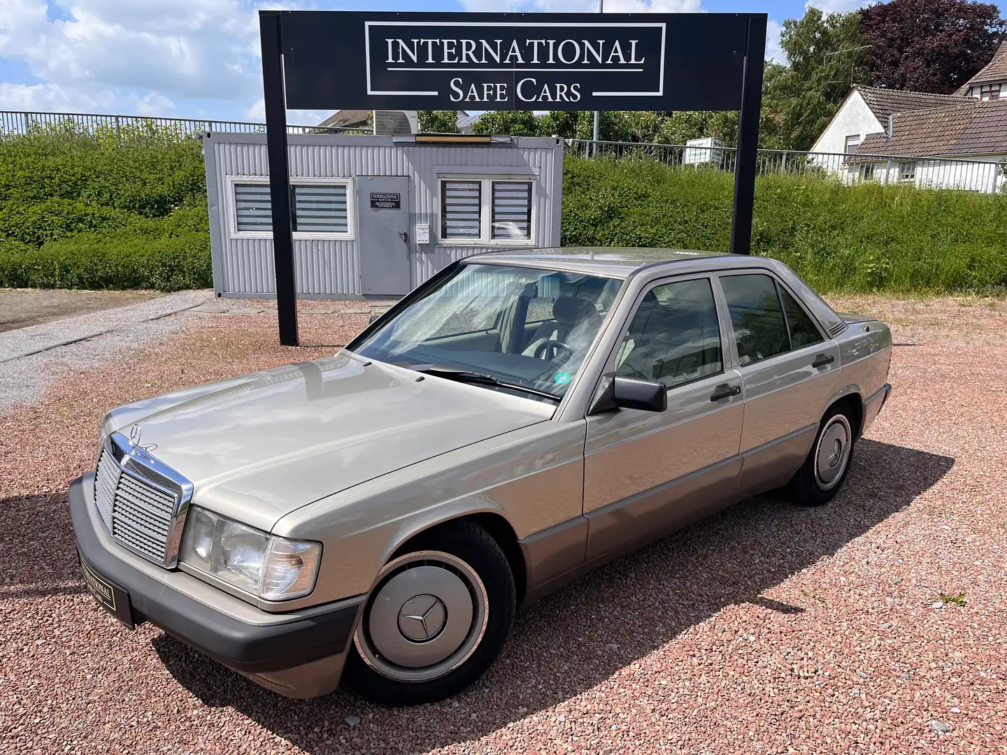 Mercedes-Benz 190 D Oldtimer H-Zulassung Automatik TÜV 02/2027 Beige - 1