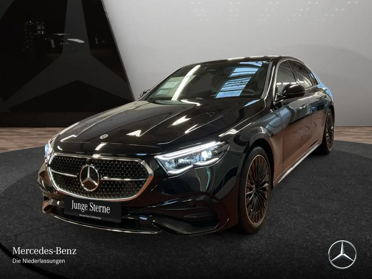 Mercedes-Benz E 300 de Hybrid AMG 360° Pano Burmester Distr. AHK Schwarz - 2