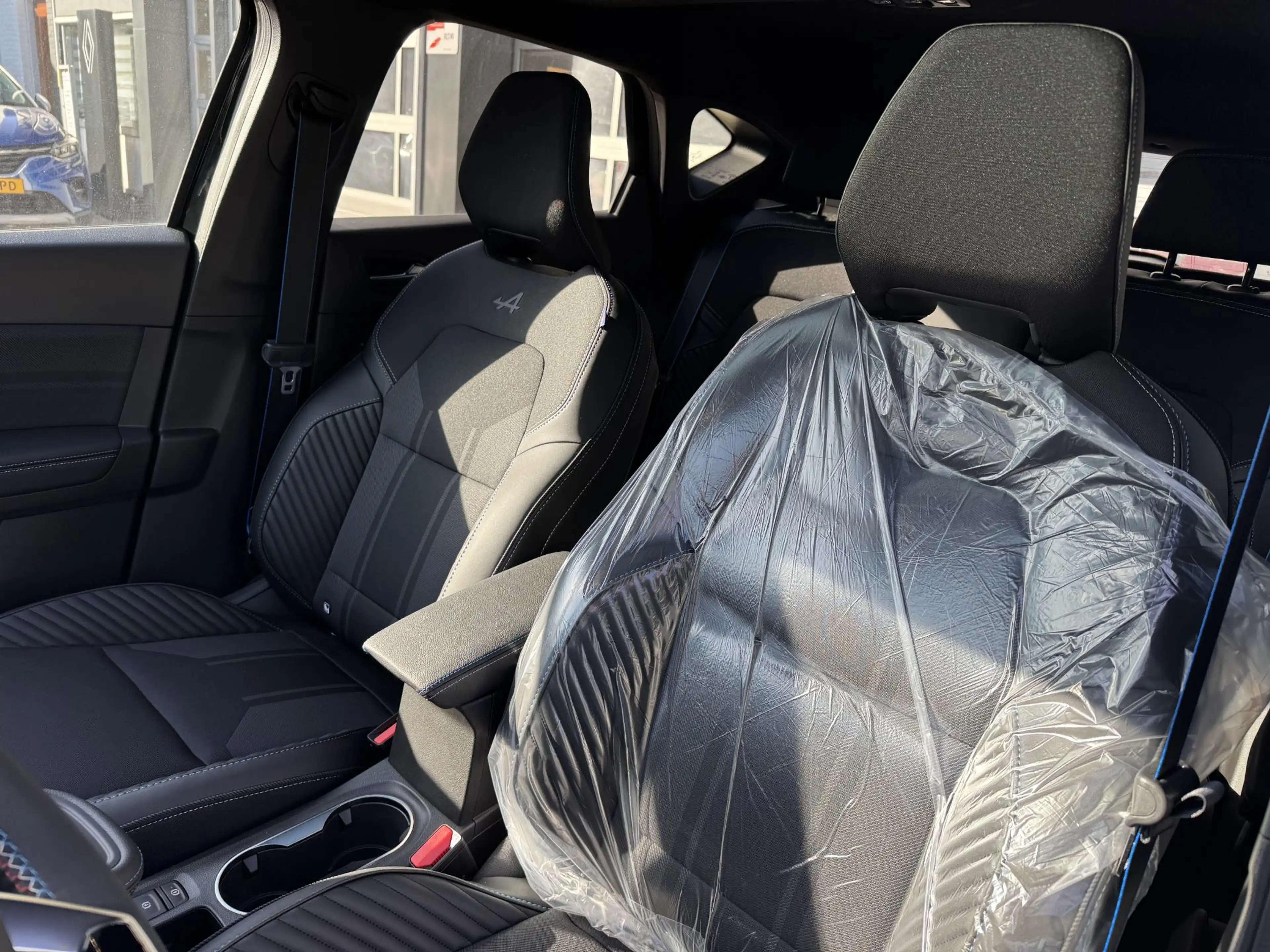 Renault Captur 1.8 E-Tech 160 Esprit Alpine+Pack Privilege&L/S!! — photo 12