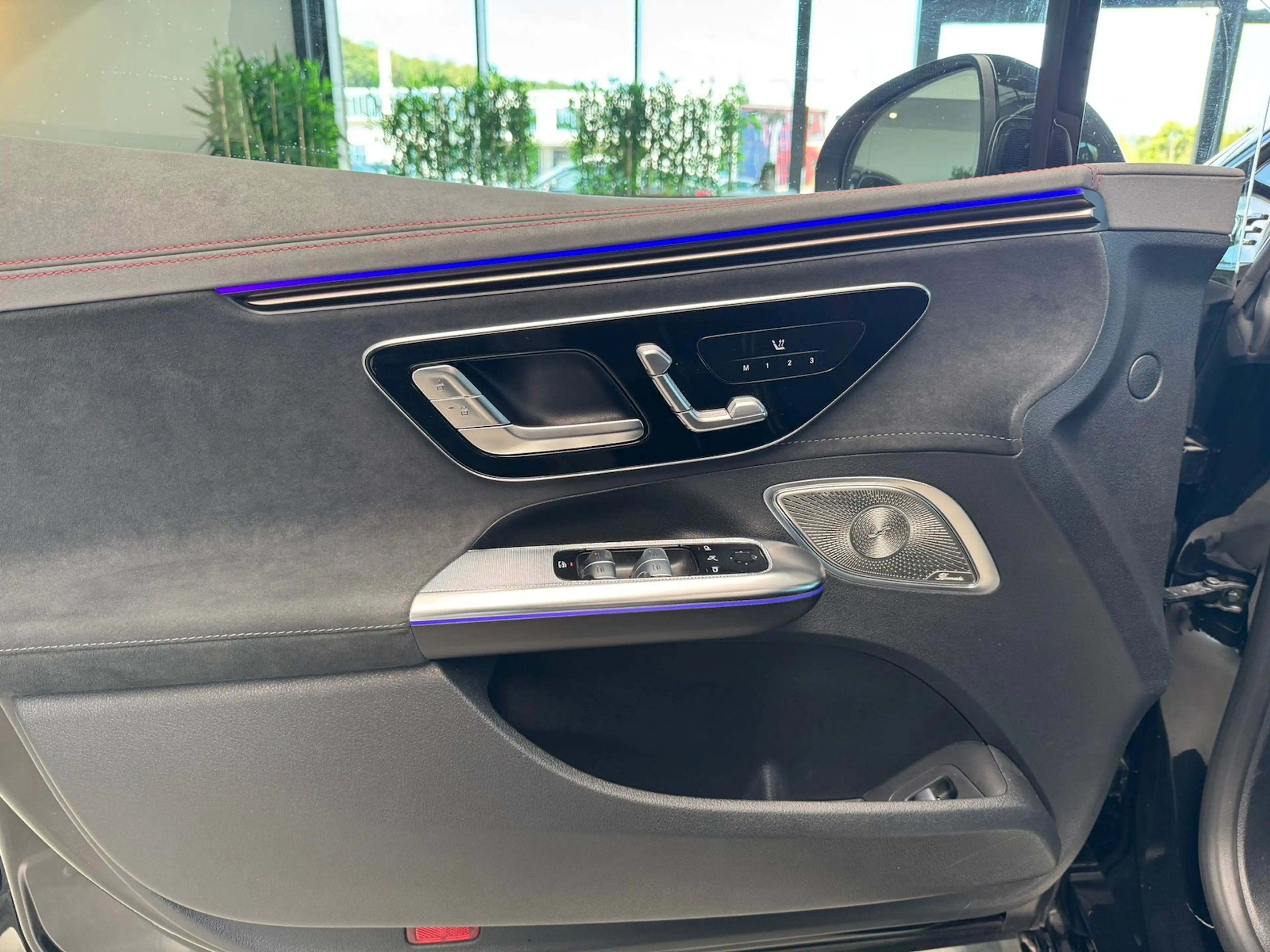 Mercedes-Benz EQE 43 HYPERSCREEN AIRMAT MASSAGE PANO 360° HEADUP — photo 10