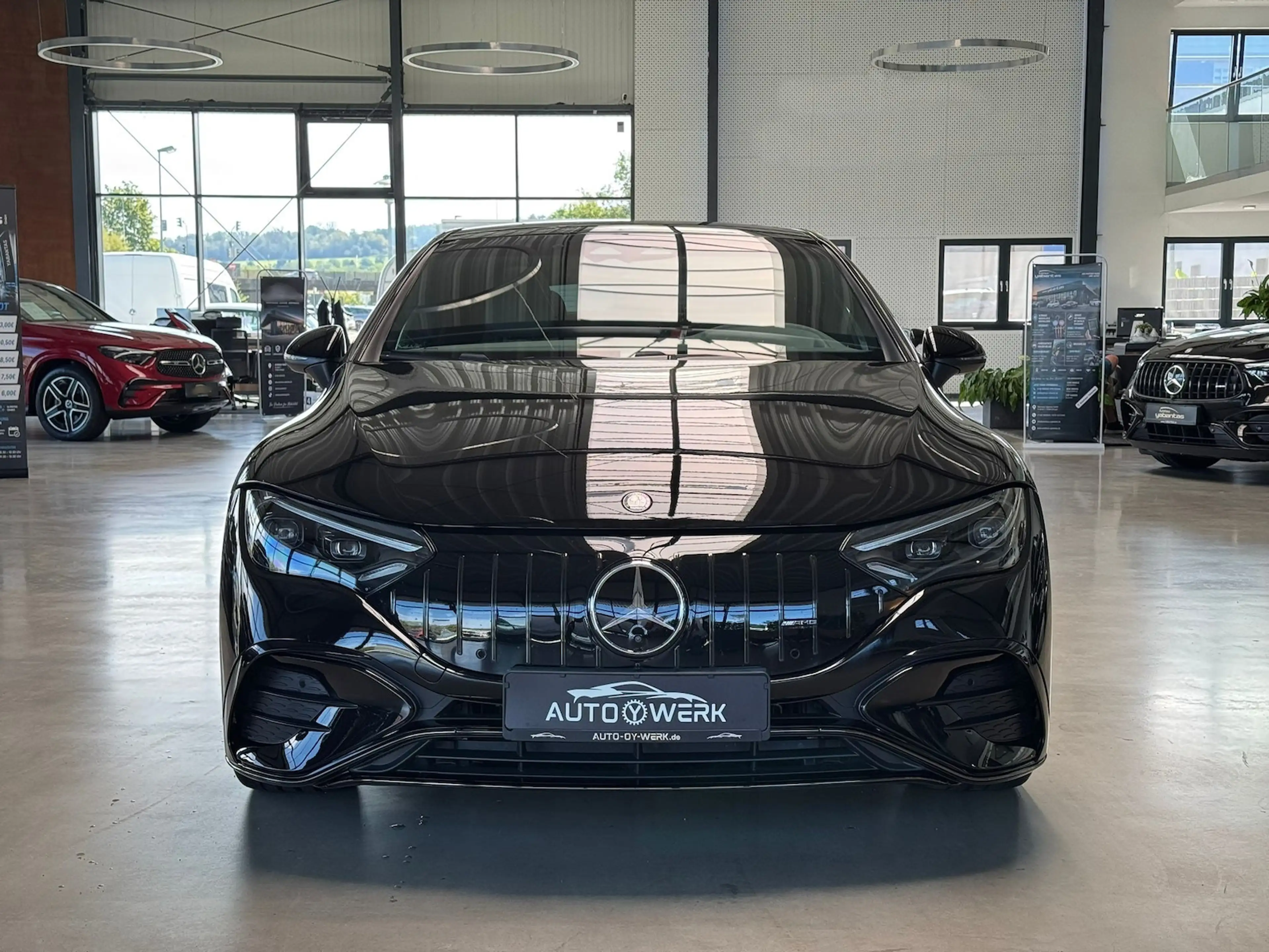 Mercedes-Benz EQE 43 HYPERSCREEN AIRMAT MASSAGE PANO 360° HEADUP — photo 2