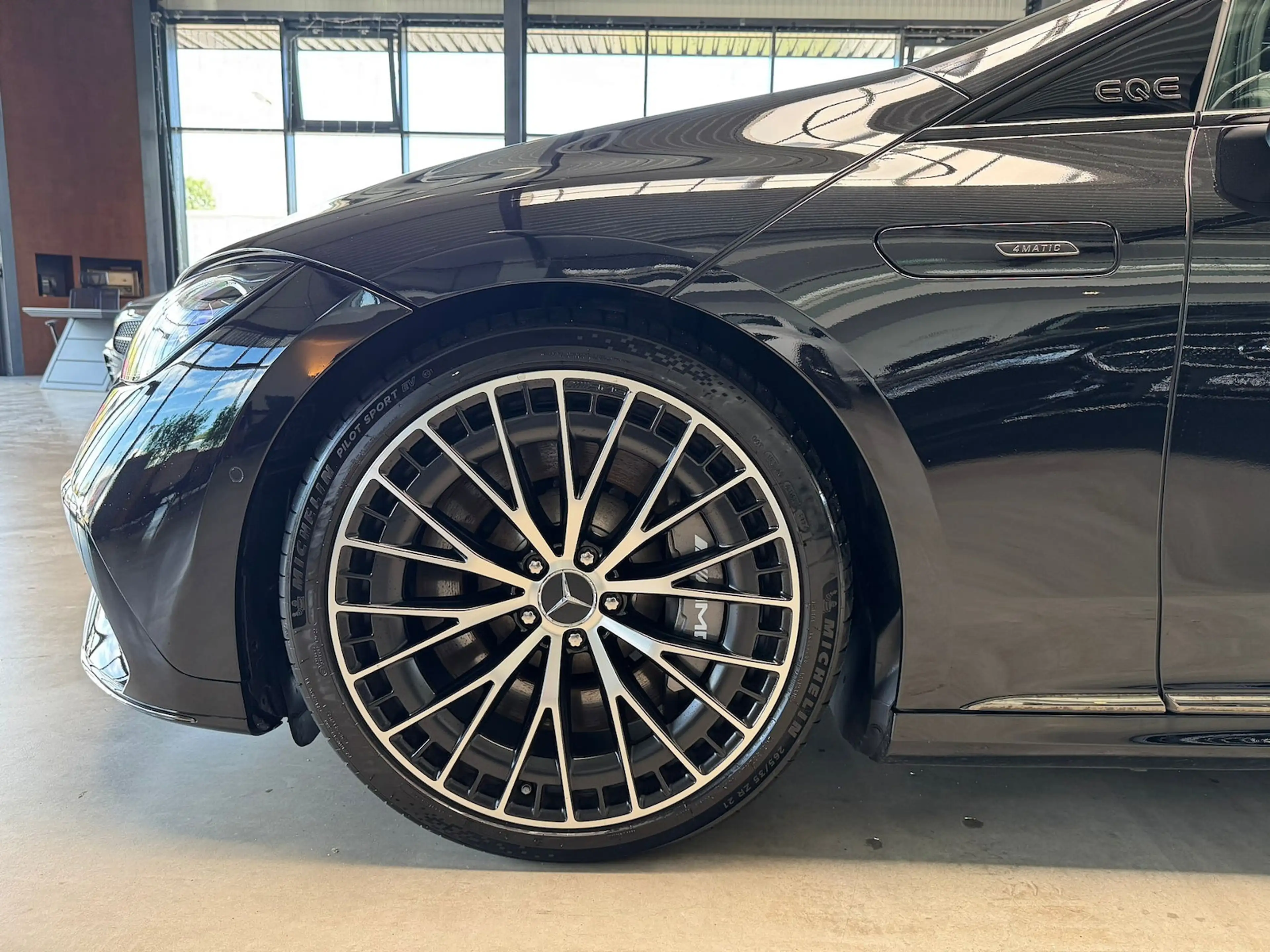 Mercedes-Benz EQE 43 HYPERSCREEN AIRMAT MASSAGE PANO 360° HEADUP — photo 15