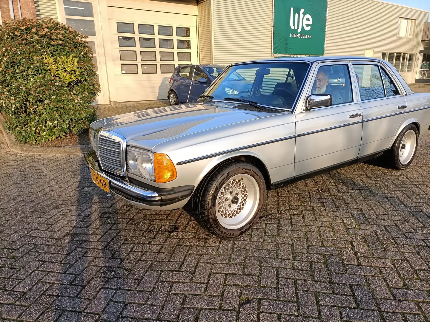 Mercedes-Benz E 230 E 230 undefined Argintiu - 1