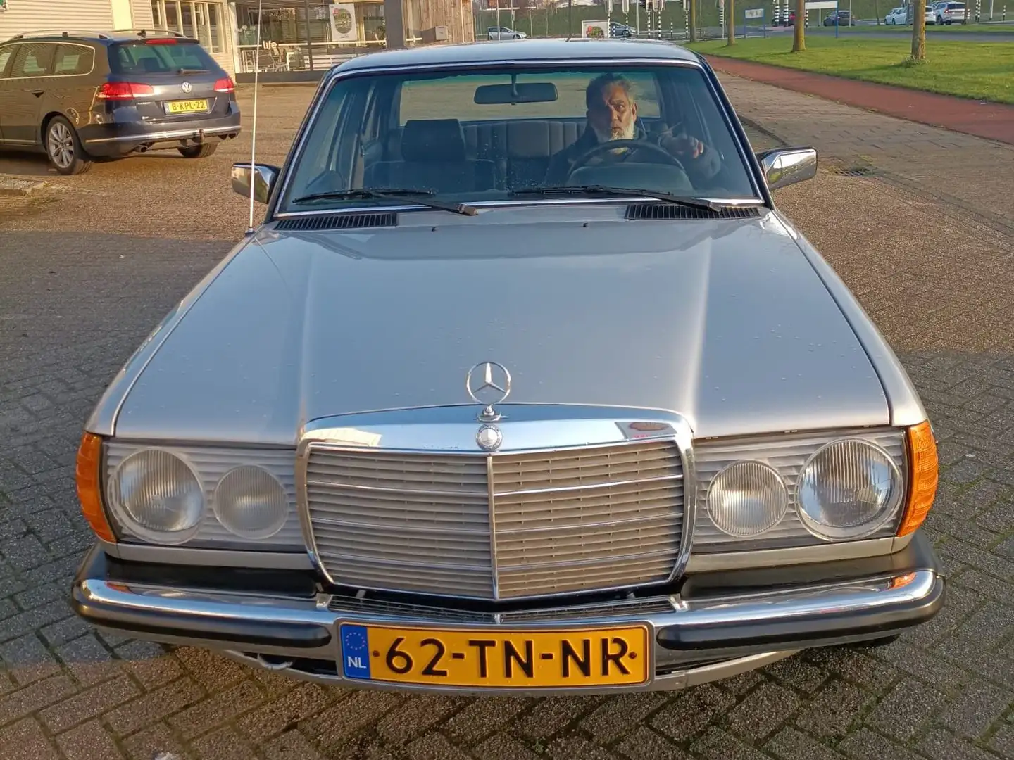 Mercedes-Benz E 230 E 230 undefined Argintiu - 2