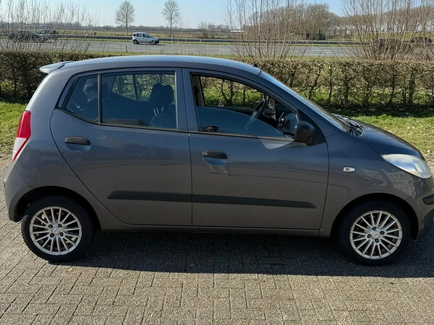 Hyundai i10 i10 1.1 Active Cool Šedá - 2