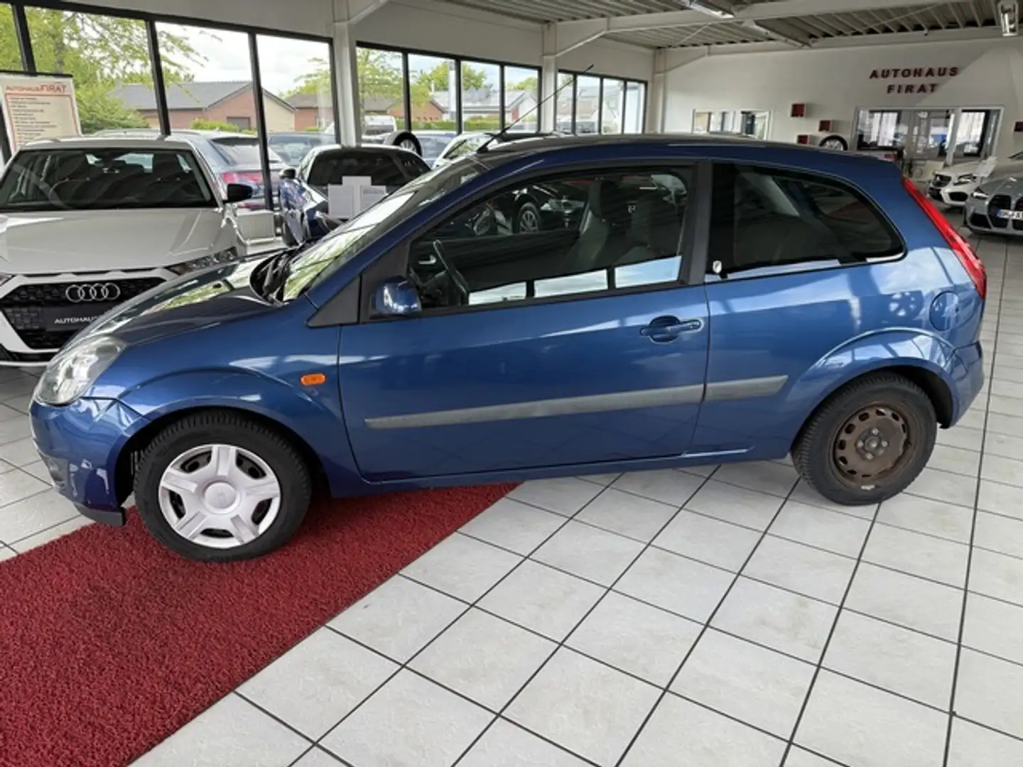 Ford Fiesta Ghia Blau - 2