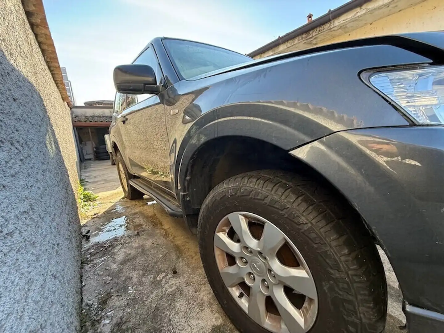 Mitsubishi Pajero 3.2 DI-D 16V aut. 3p. Intense DPF Gris - 2