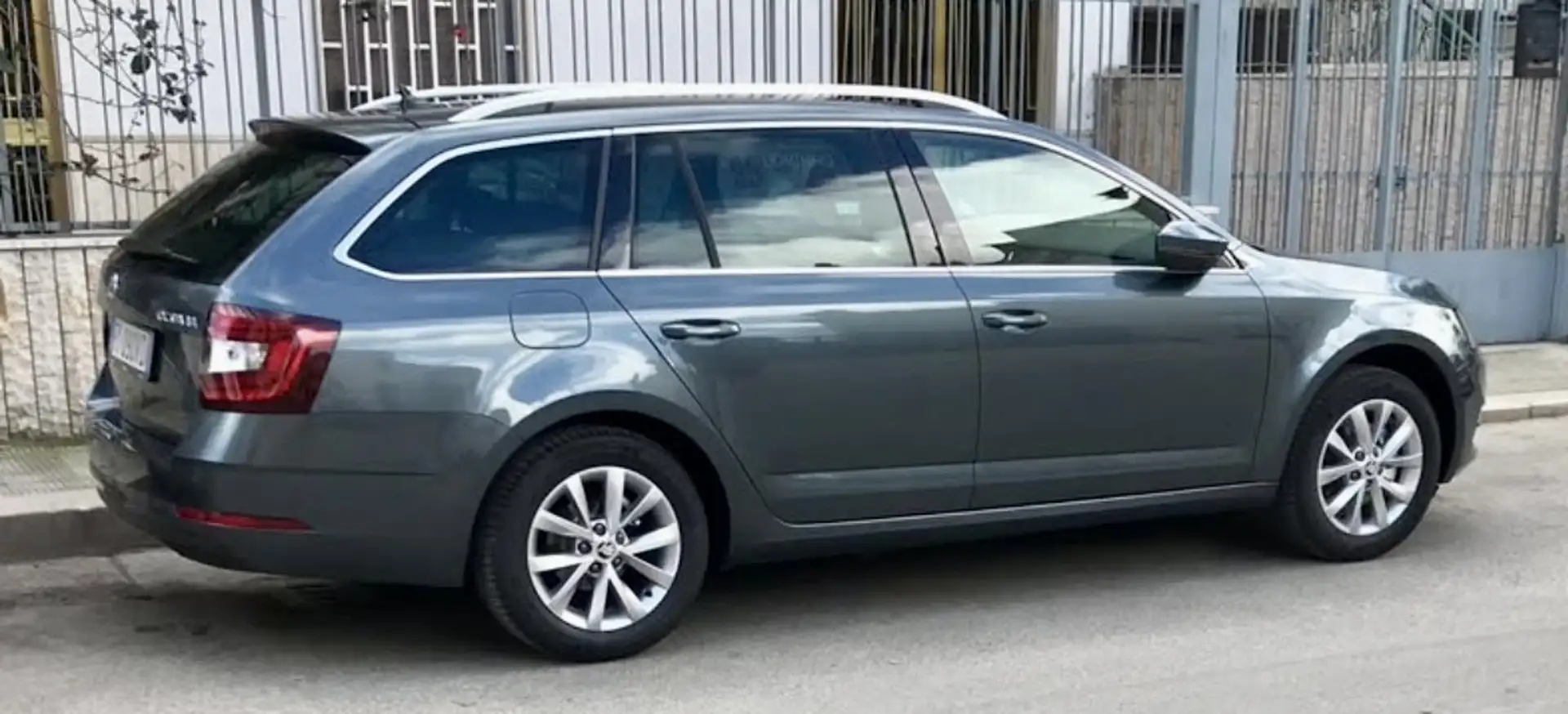Skoda Octavia Wagon 1.5 g-tec Executive 130cv dsg - 2