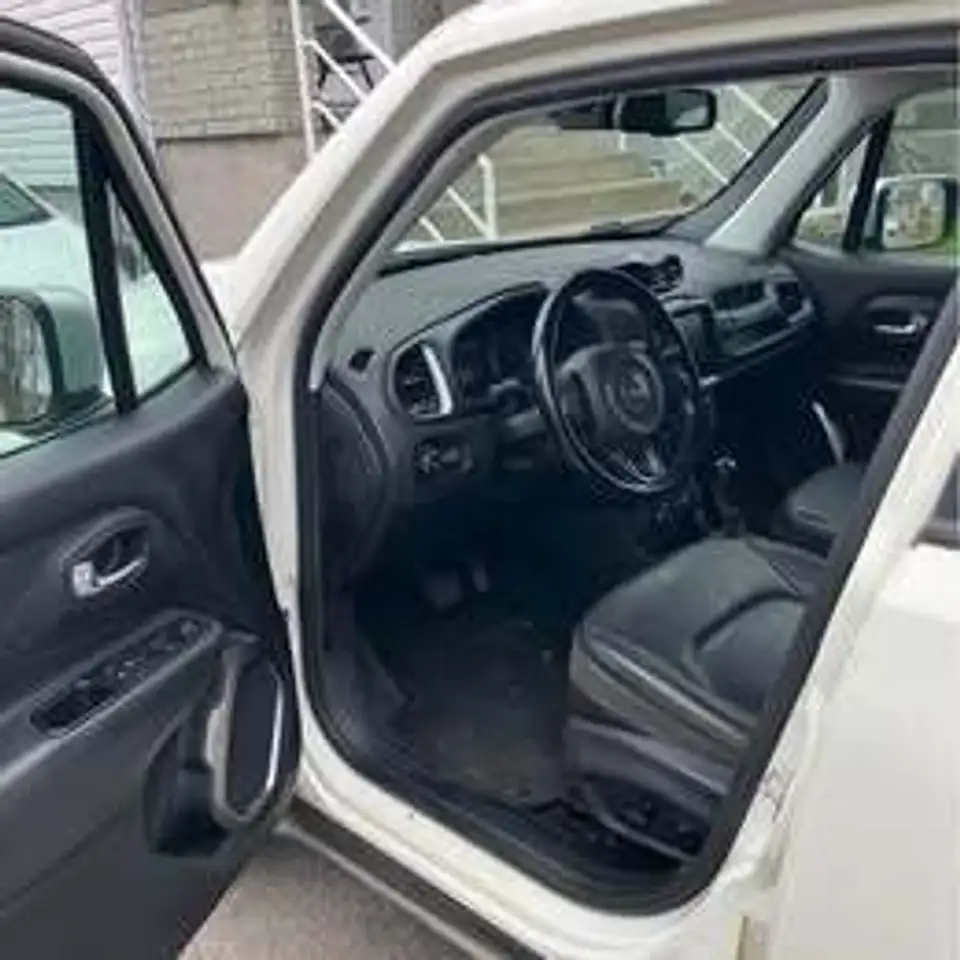Jeep Renegade снимка Jeep Renegade