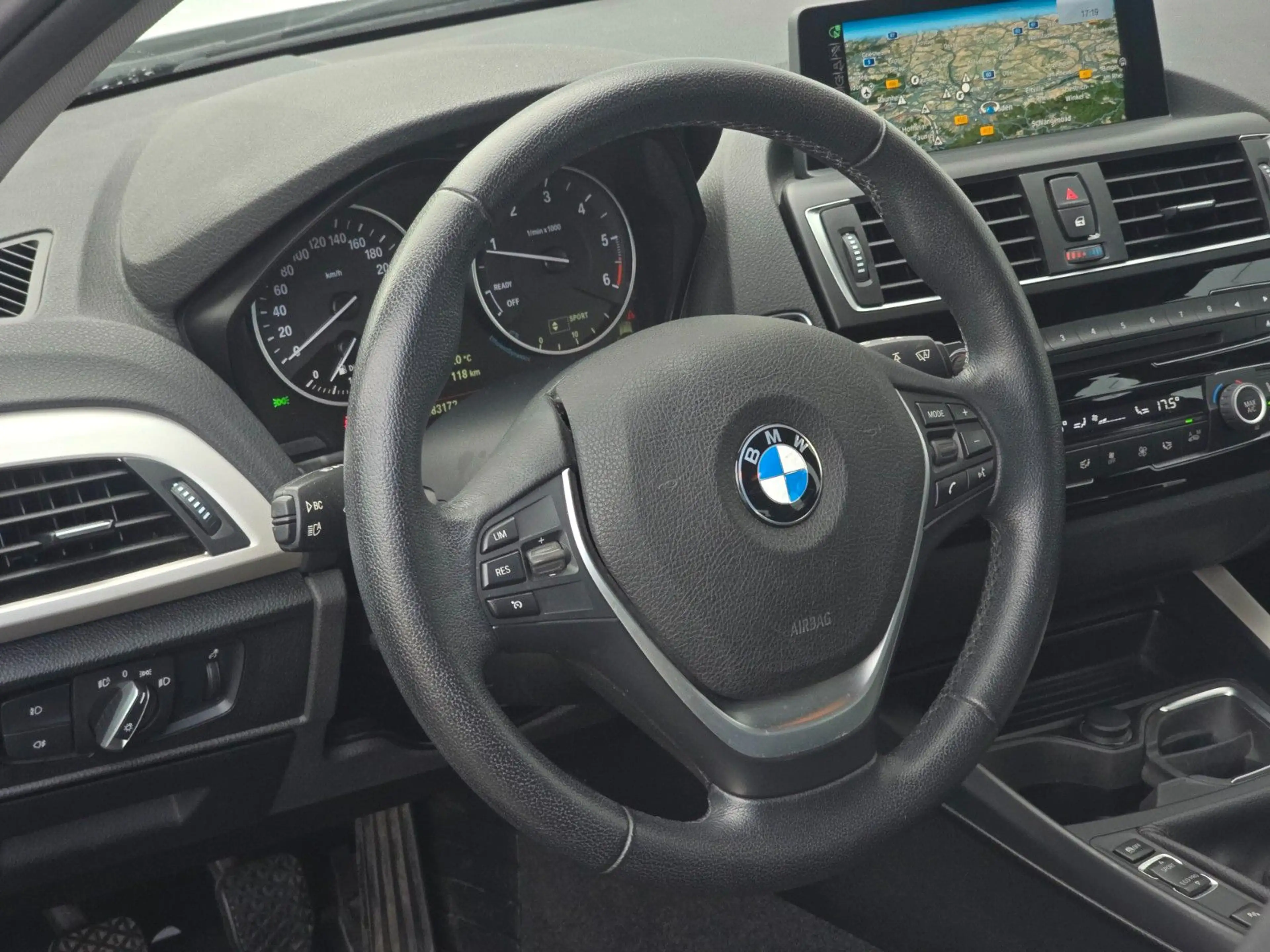 BMW 118 118d xDrive (Volle Servicehistorie) — photo 11