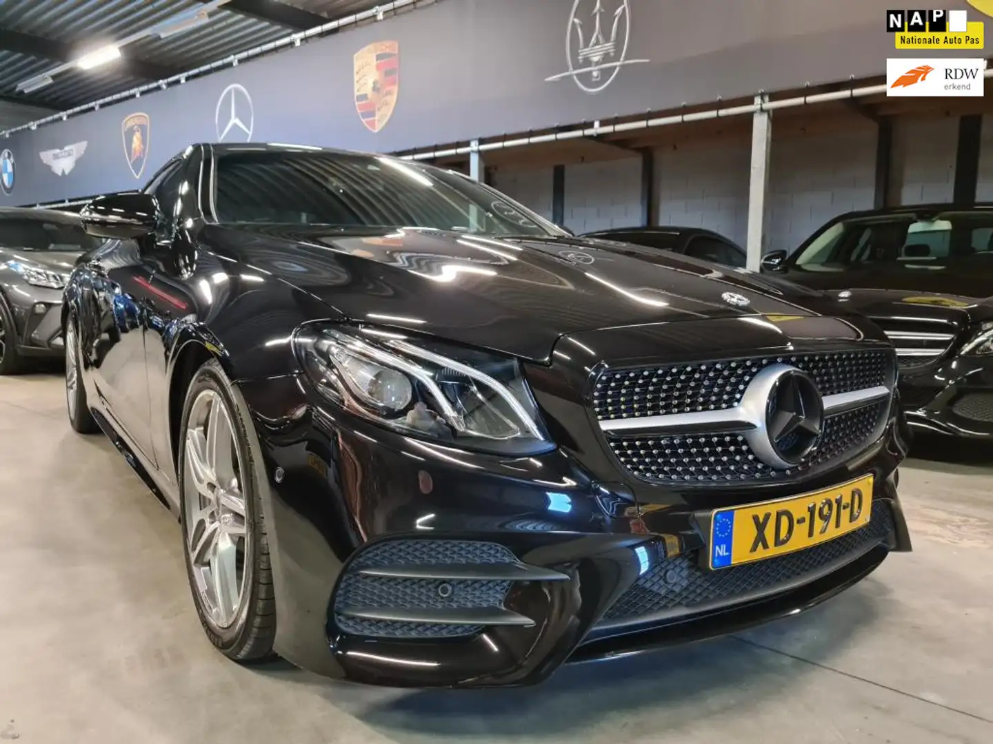 Mercedes-Benz E 200 Coupé Premium Plus - AMG Edition - Widescreen - Am Zwart - 1
