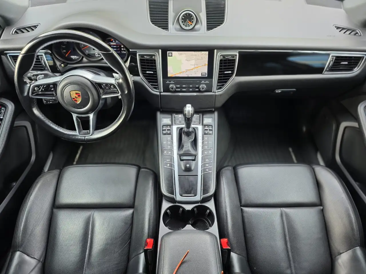 Porsche Macan снимка Porsche Macan
