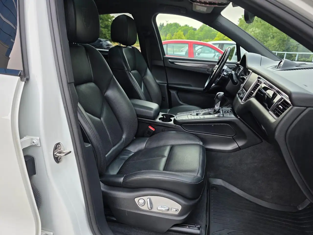 Porsche Macan снимка Porsche Macan