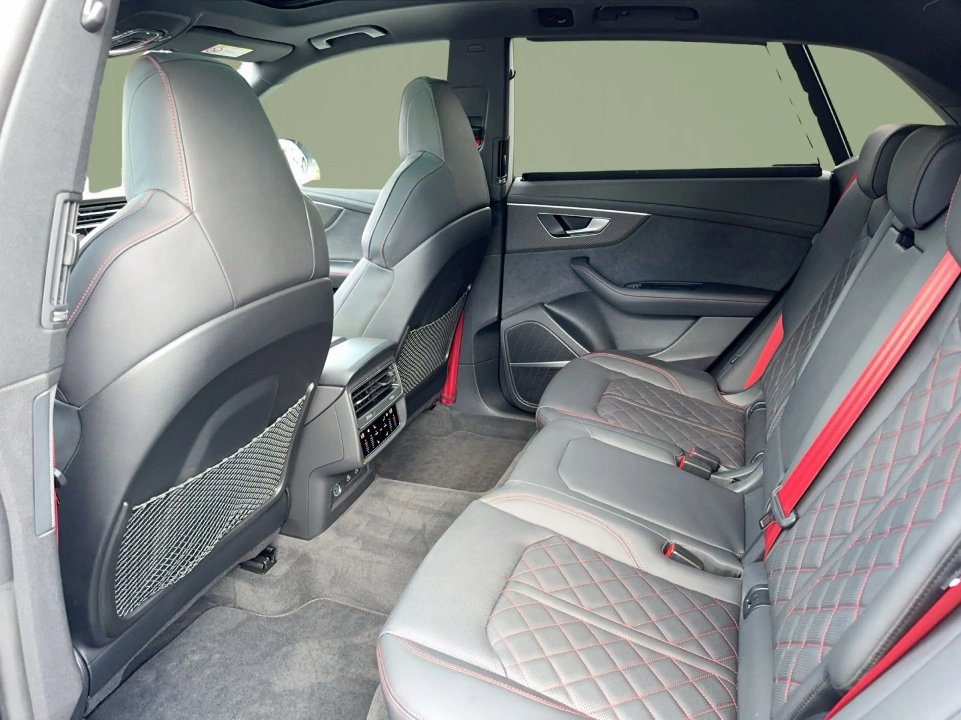 Audi SQ8 TFSI AHK/StHz/HDMatrix/23''/HuD/B&O/Pano/Ass — photo 12