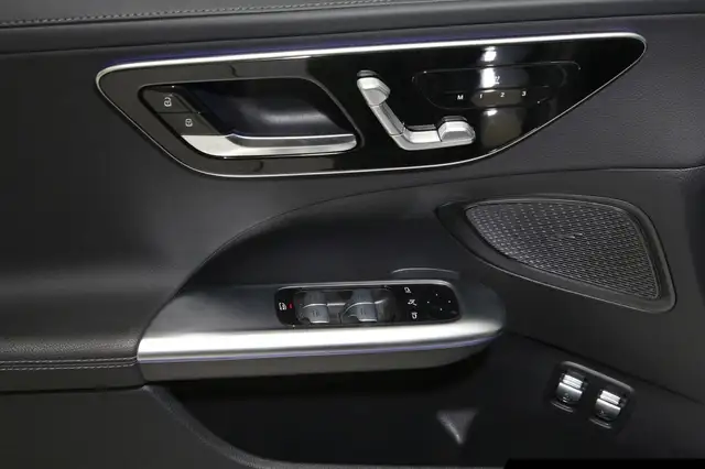 Mercedes-Benz C-Class view 14