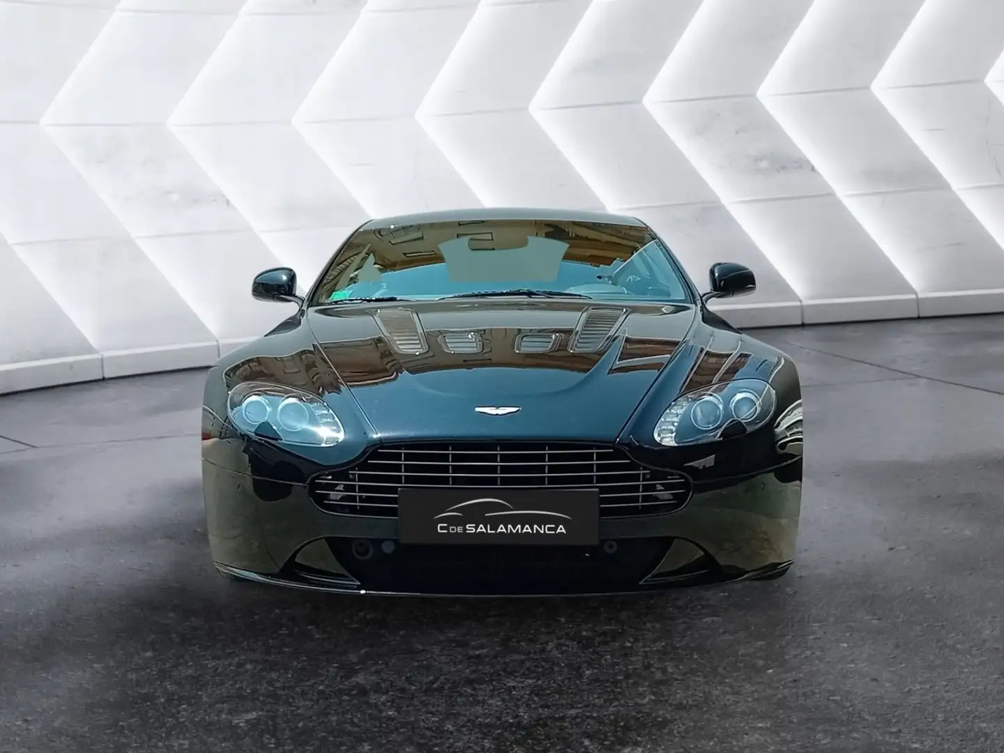 Aston Martin Vantage V12 Černá - 2
