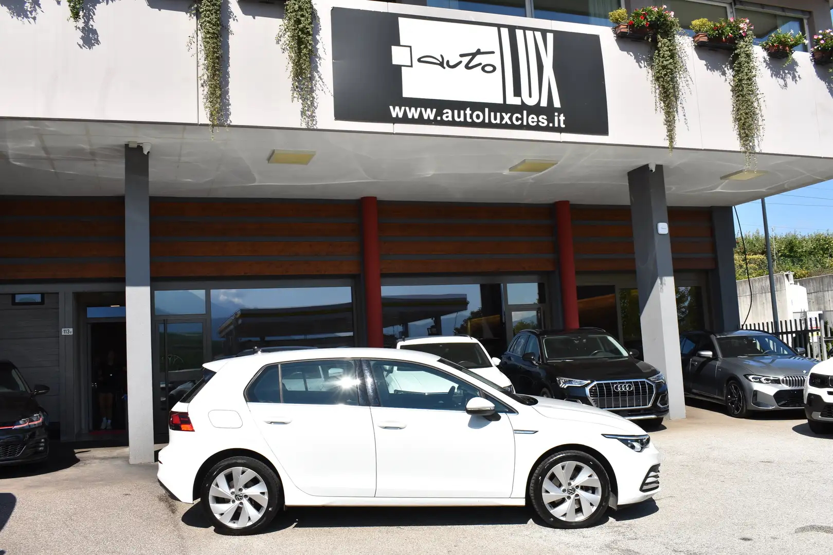 Volkswagen Golf 8 STYLE 2.0 TDI "4MOTION" INTROVABILE!! Weiß - 2