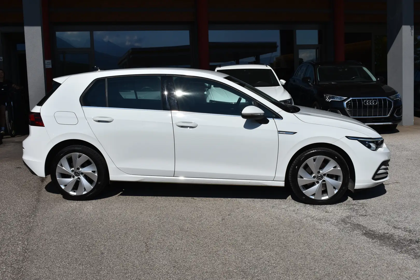 Volkswagen Golf 8 STYLE 2.0 TDI "4MOTION" INTROVABILE!! Weiß - 1