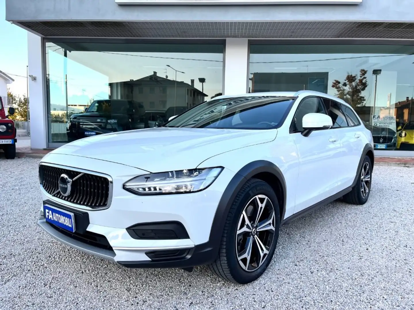 Volvo V90 Cross Country B4 (d) AWD Geartronic Business Pro Fehér - 2