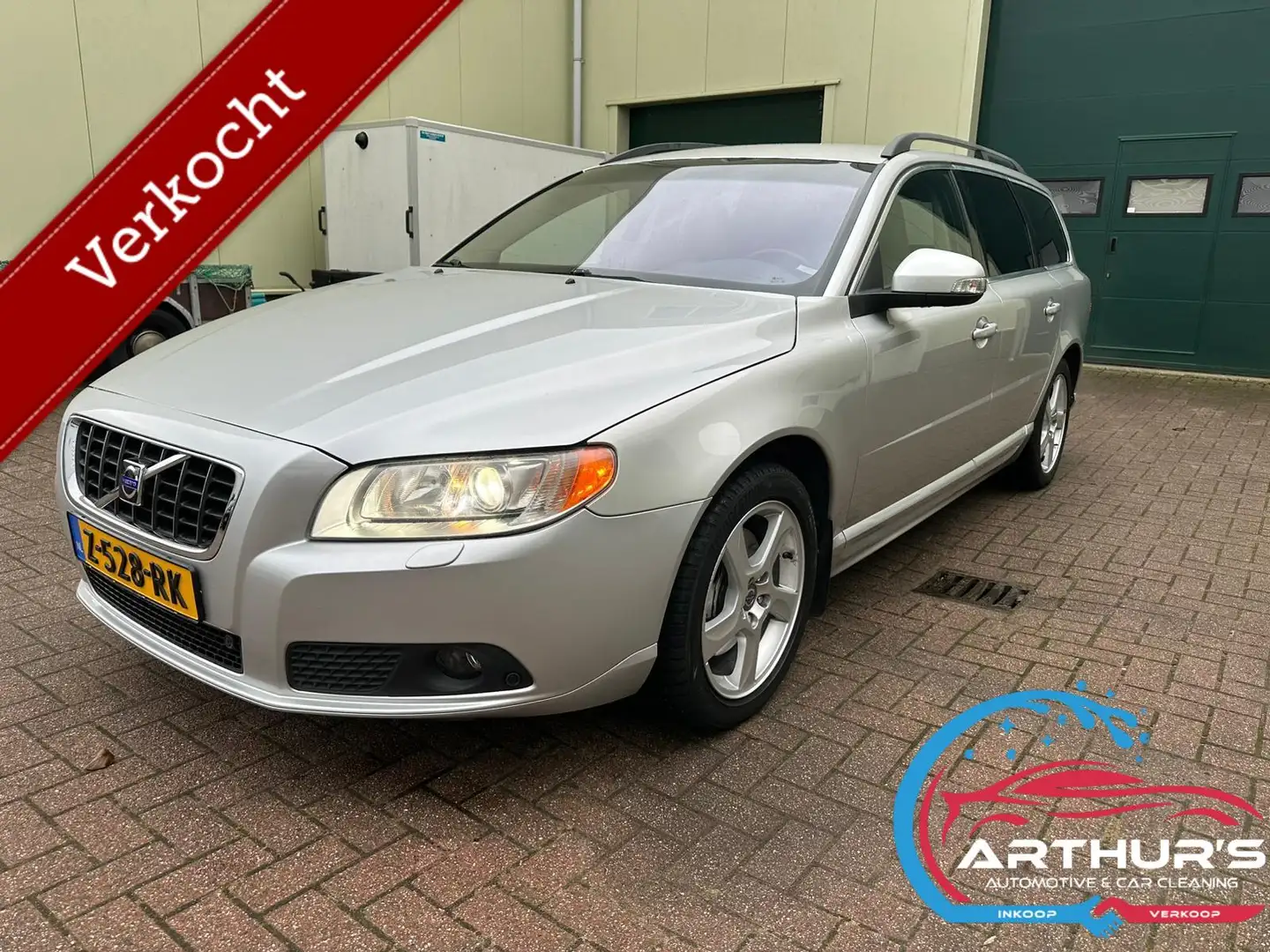 Volvo V70 3.0 T6 AWD Momentum LPG G3 Grau - 1