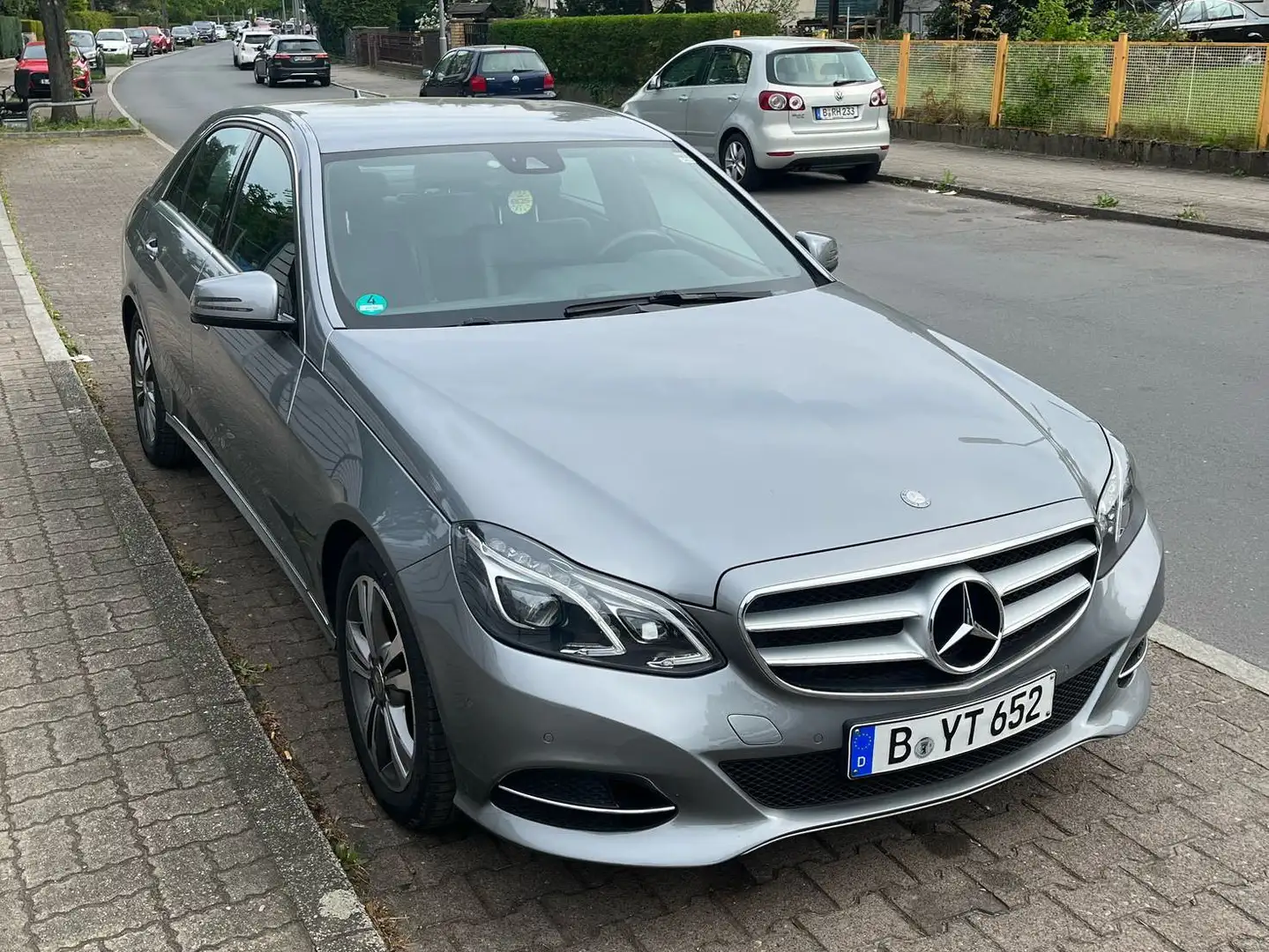 Mercedes-Benz E 200 CDI, Avantgarde BlueTEC / Sport-Paket Exterieur Grau - 2