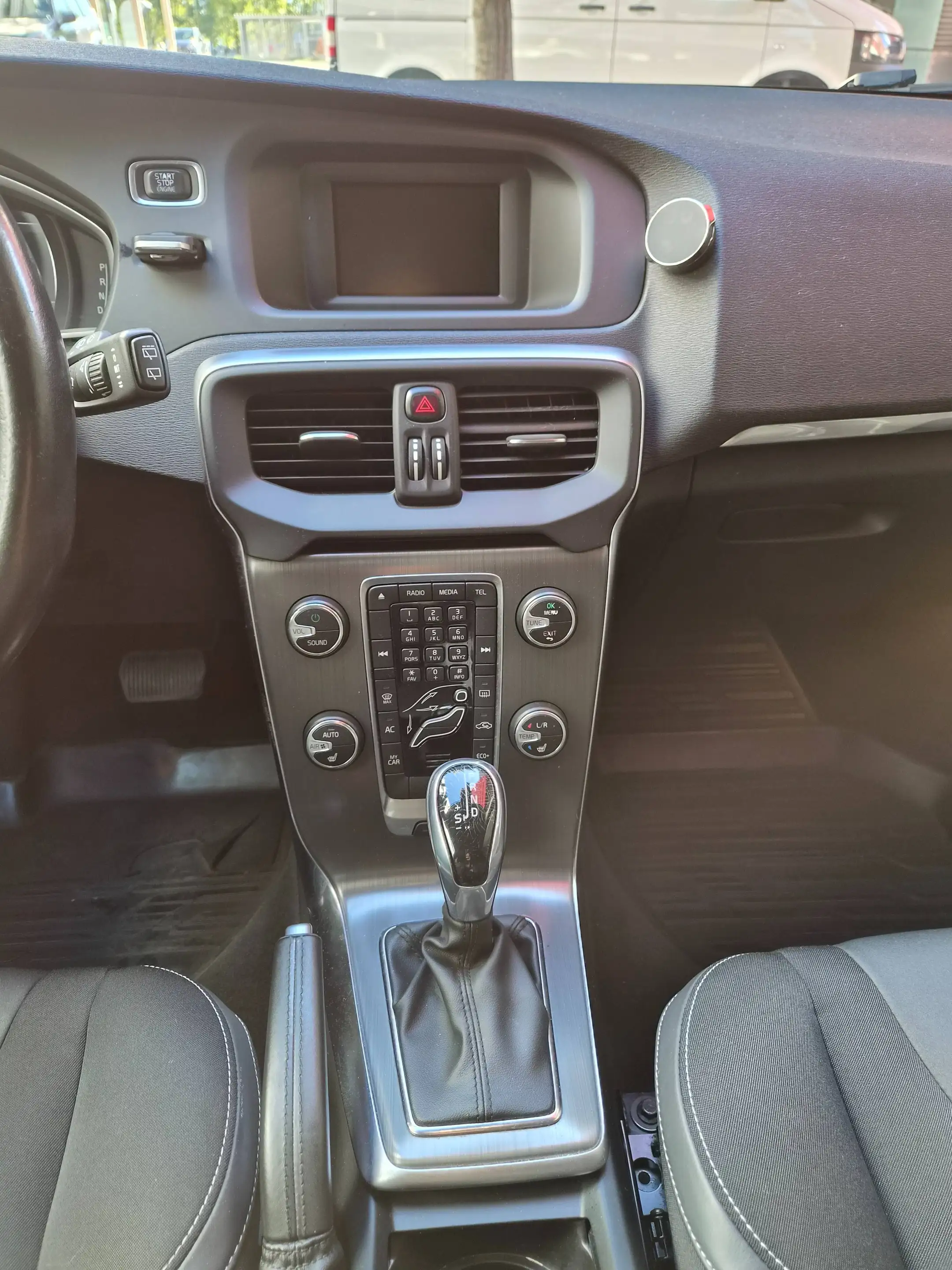 Volvo V40 Kinetic — photo 10