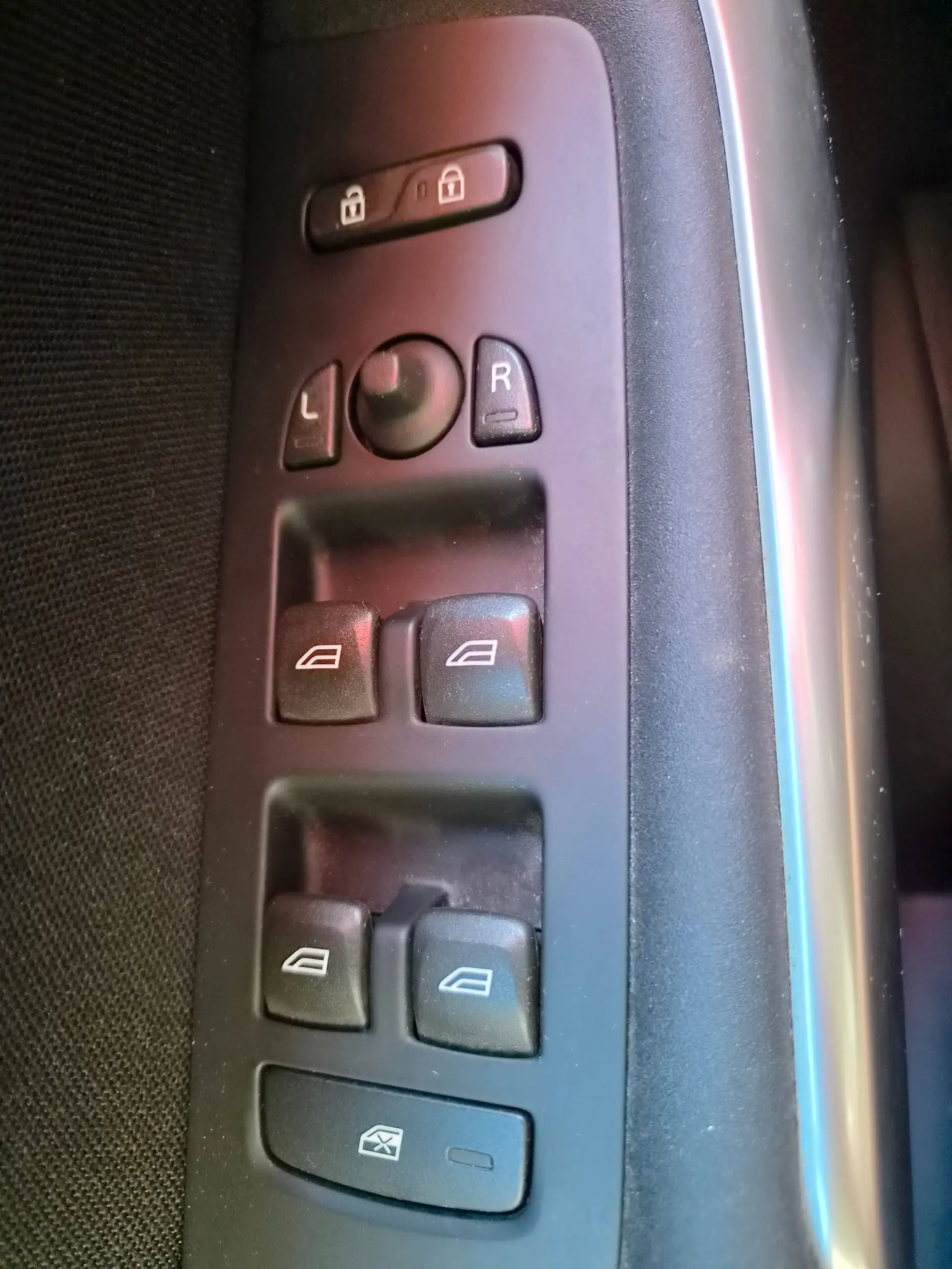 Volvo V40 Kinetic — photo 13