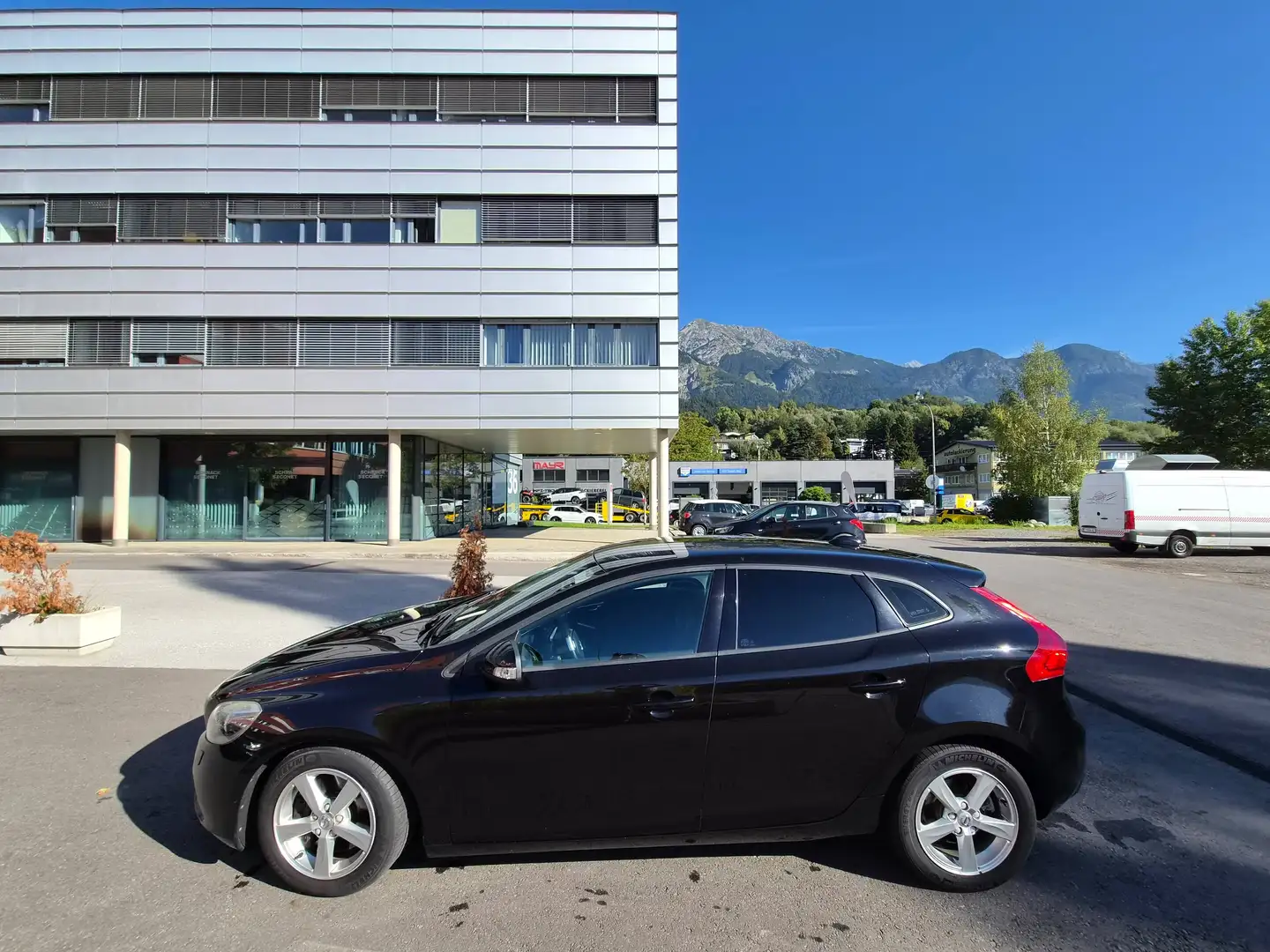 Volvo V40 Kinetic Schwarz - 2