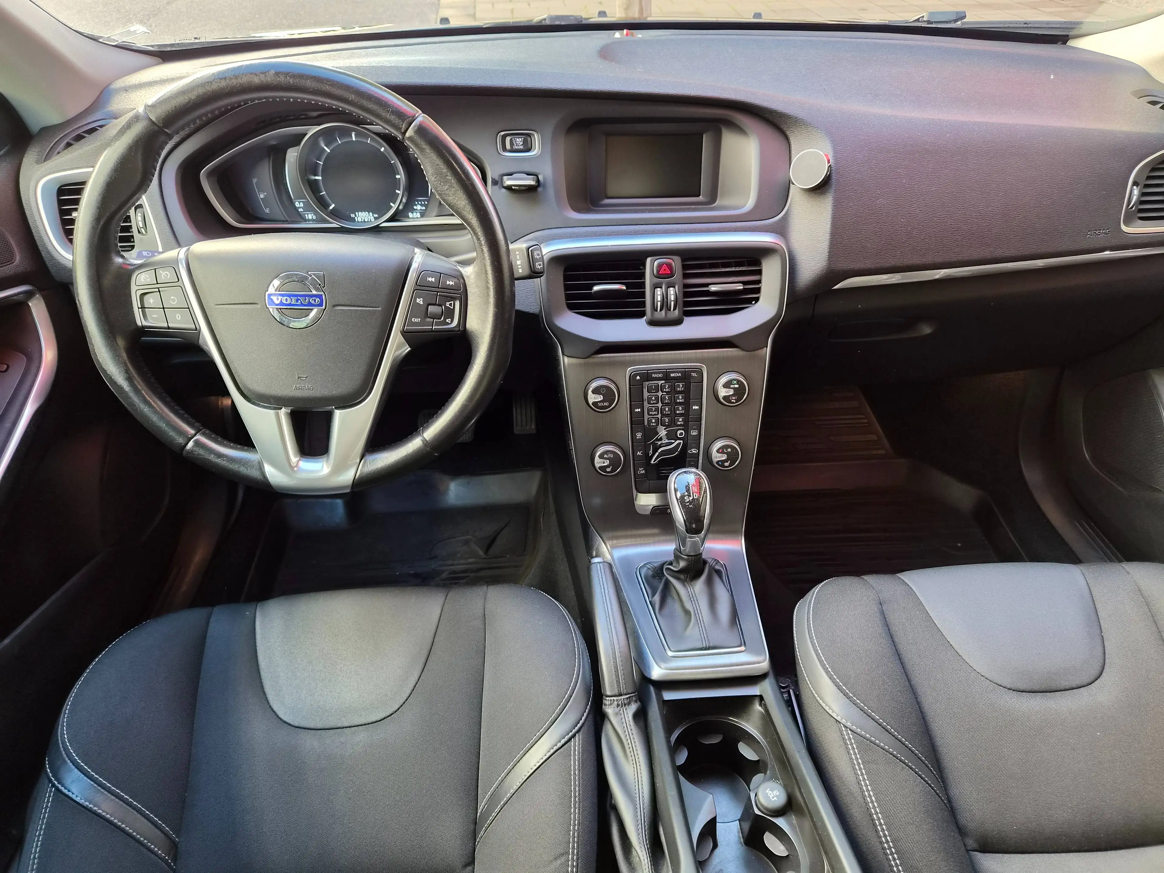 Volvo V40 Kinetic — photo 7
