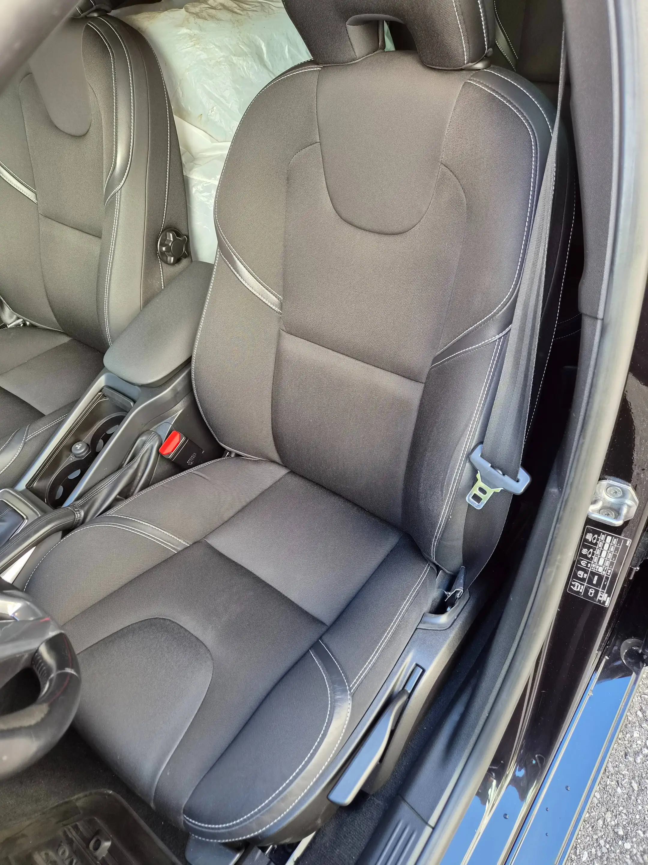 Volvo V40 Kinetic — photo 11