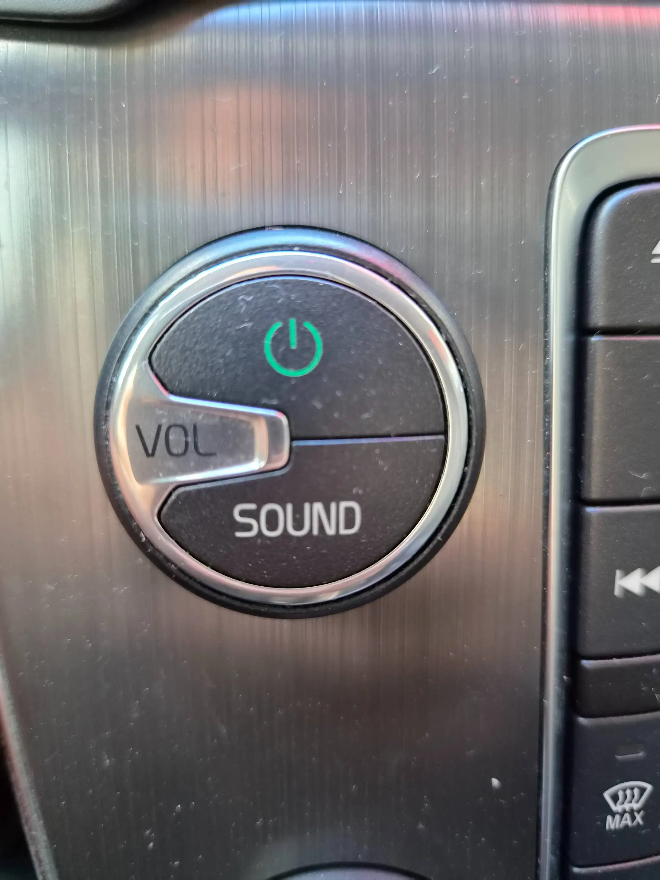 Volvo V40 Kinetic — photo 15