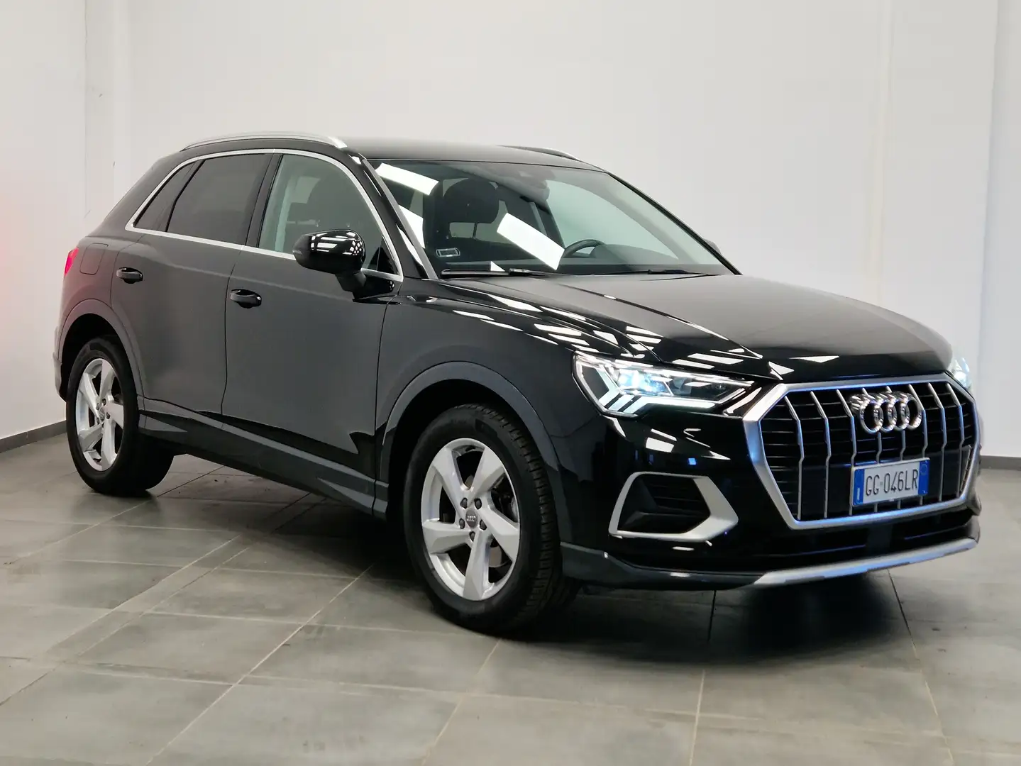 Audi Q3 35TFSI S-TRONIC S-LINE EDITION Schwarz - 2