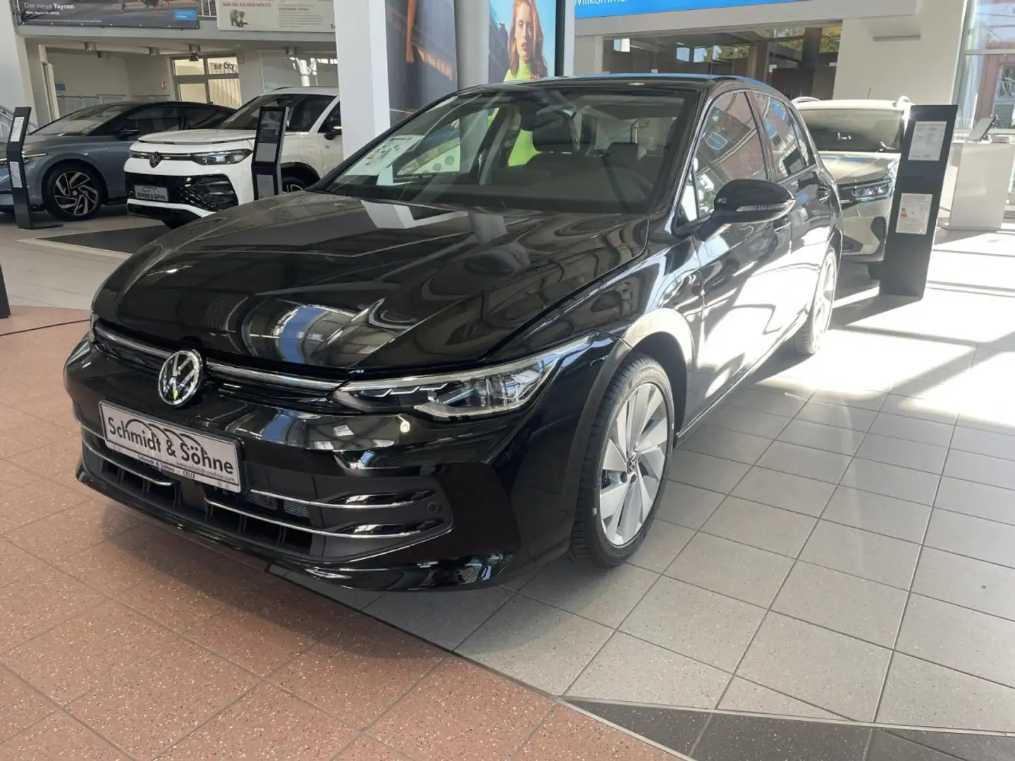 Volkswagen Golf Life 1,5 l eTSI OPF 85 kW (116 PS) 7-Gang-Doppelku Schwarz - 2
