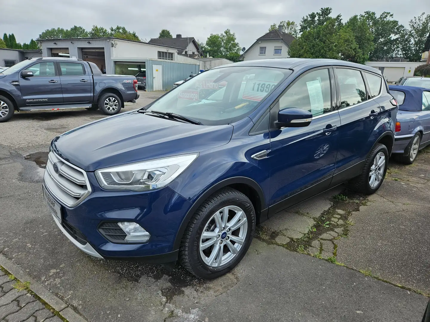 Ford Kuga Titanium Blau - 1