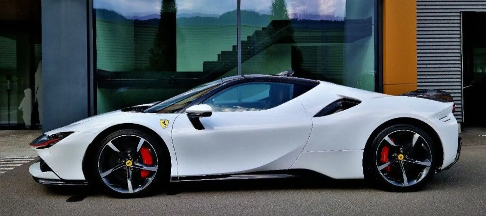 Ferrari SF90 FIORANO/CARBON/TITAN SPORTAUSPUFF Weiß - 1