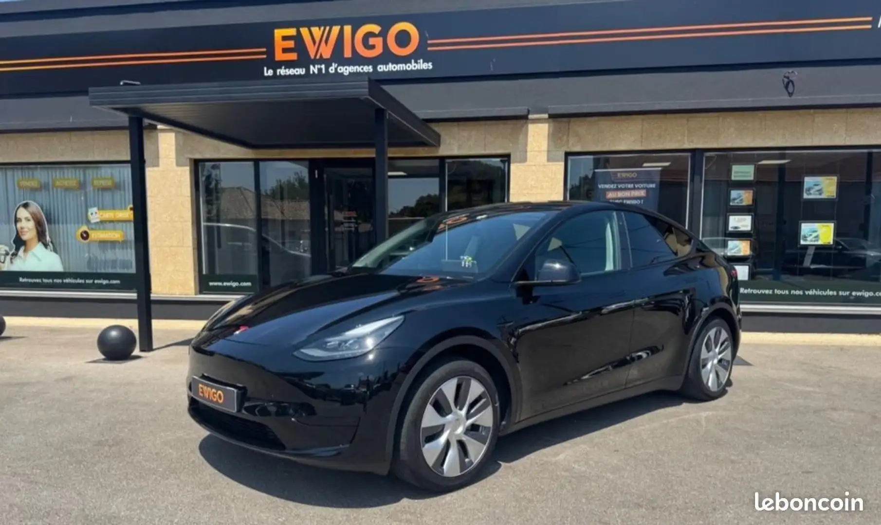 Tesla Model Y ELECTRIC 300CH 60KWH STANDARD-RANGE 2WD BVA Noir - 1